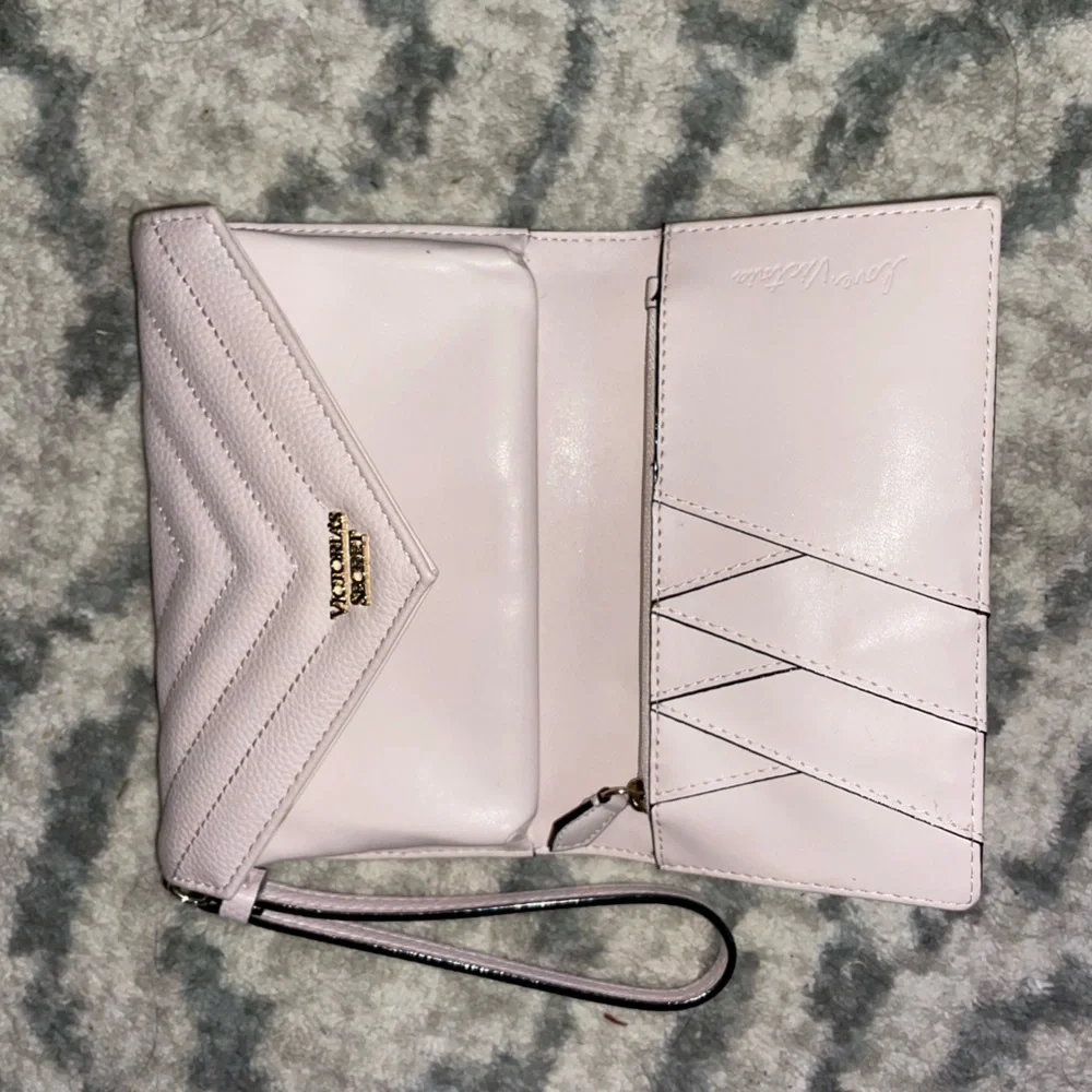 Victoria’s Secret pink clutch wallet 💕👜 - Picture 4 of 6